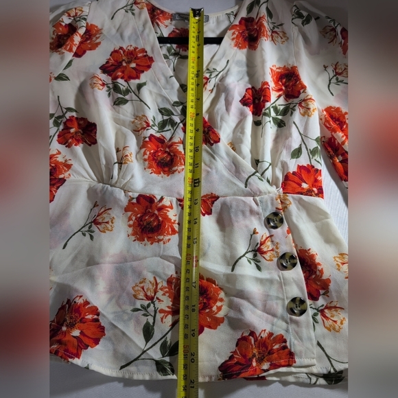 Crave Fame Almost Famous Flower Blouse Cream/Red/Orange Size Small - Picture 7 of 8
